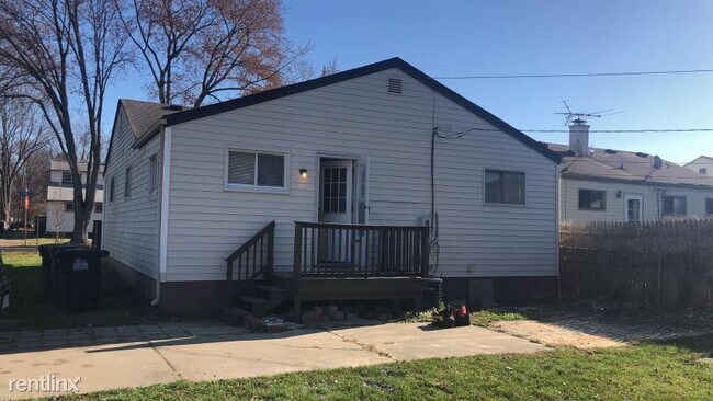 Foto del edificio - 3 br, 1 bath House - 8208 Oak St