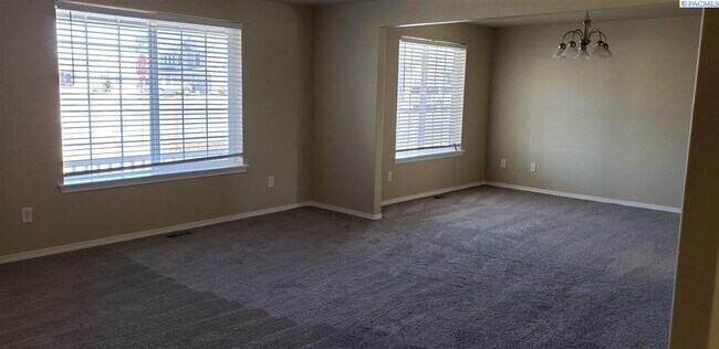 Building Photo - 9320 Dunsmuir Dr
