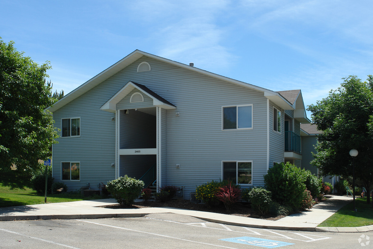 Building Photo - Hillcreek Apartments