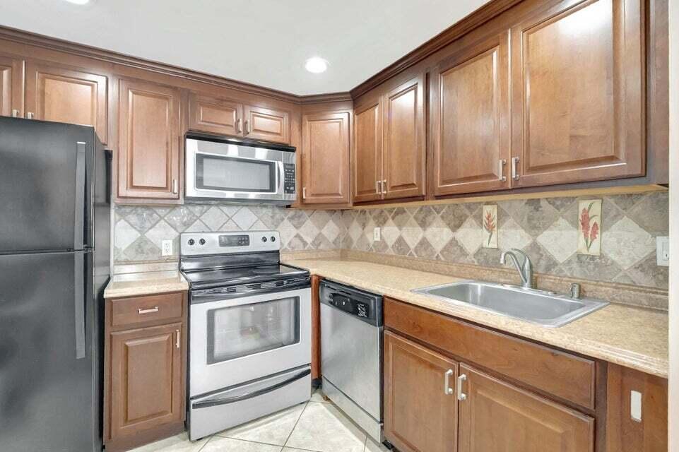 Primary Photo - 643 Brittany Ct