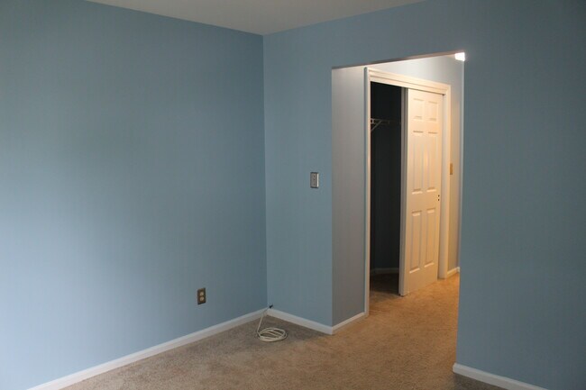 Bedroom closet - 424 Waterford Dr