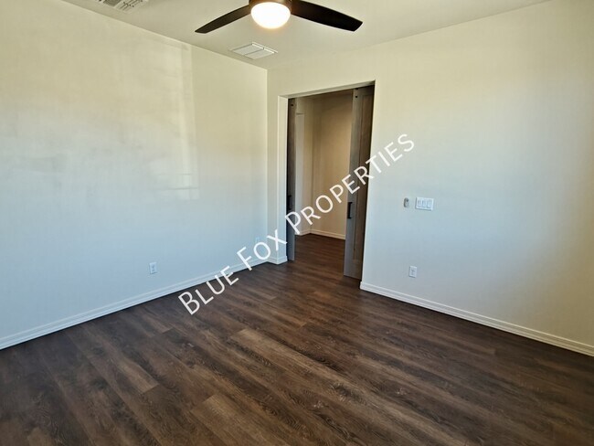 Foto del edificio - 8454 N Lone Ranger Rd