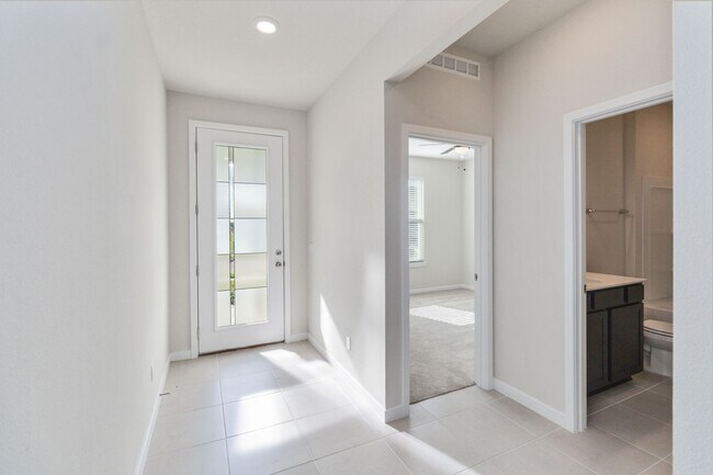Foto del edificio - Beautiful 4/2 Energy Efficient Home in St....