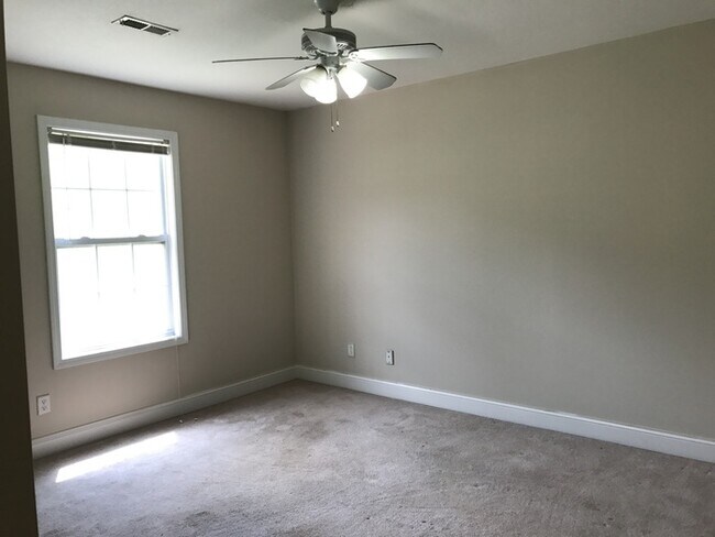 Foto del edificio - Charming All-Brick Home in Halls – Spacious & Convenient Knoxville Living