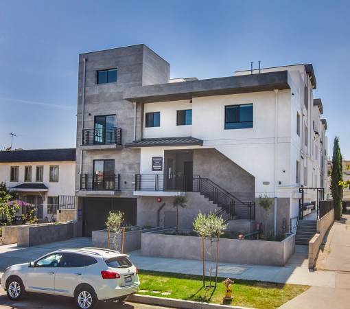 Building Photo - 545 N Kenmore Ave