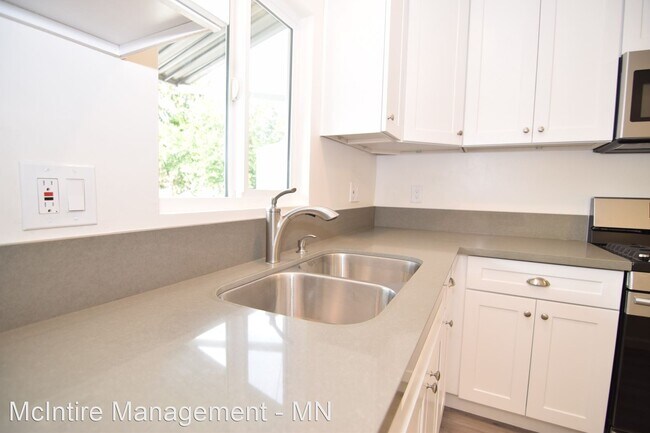 Building Photo - 2 br, 1 bath Apartment - 887 Mountain Place