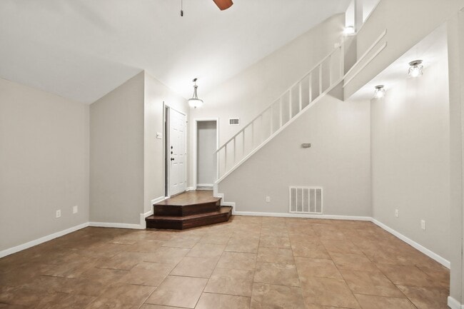 Building Photo - 7812 Theissetta Dr