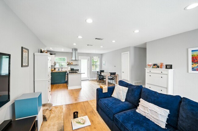 Foto del edificio - 6501 Hickman Ave