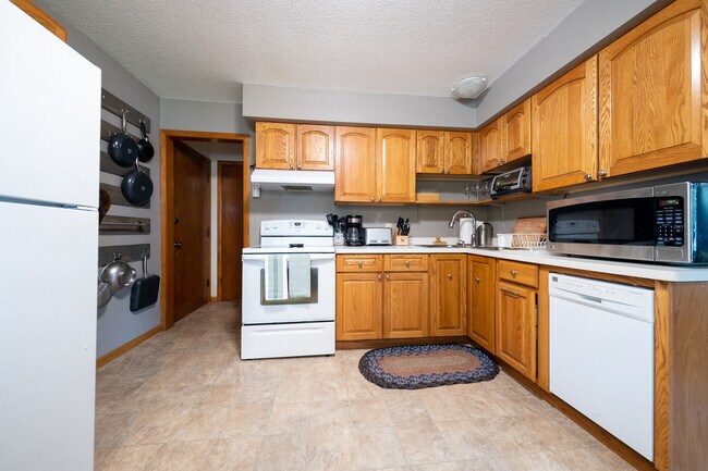 Foto del edificio - 3644 Edward St NE