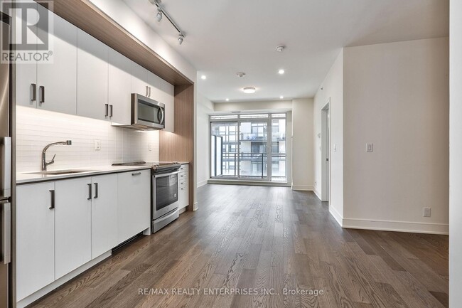 Building Photo - 1575 Lakeshore Rd W