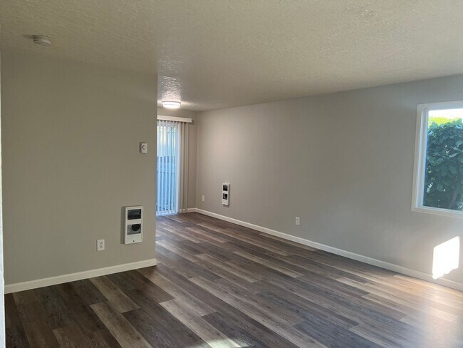 Foto del edificio - NOW SHOWING - JUNE RENT FREE!  RECENTLY RE...