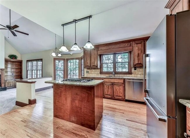 Building Photo - 2851 Riverfront Dr