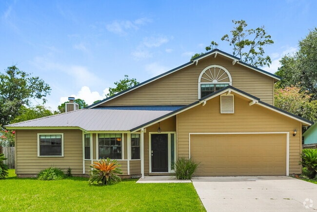 Building Photo - 6145 Island Forest Dr