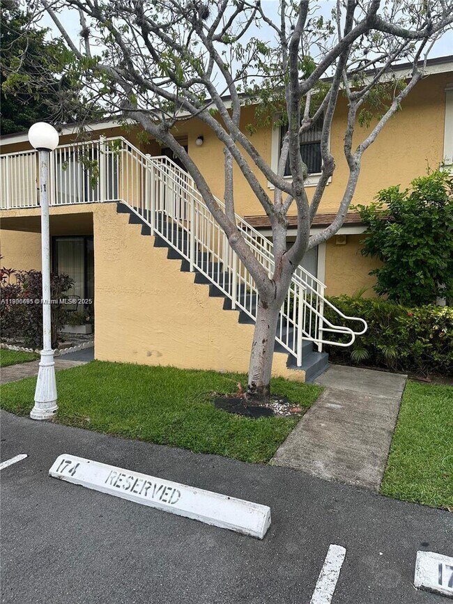 Foto del edificio - 430 NW 214th St