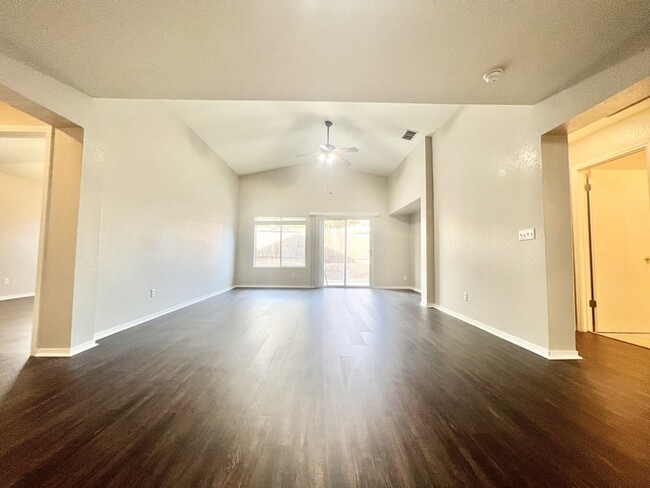 Foto del edificio - Beautiful 3 bedroom 2 bathroom in Rocklin!