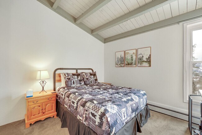 Foto del edificio - FREE MONTH RENT w/ 1 Year Lease - 3rd floo...