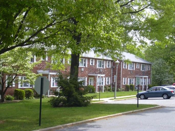 Primary Photo - Parkside Apartments