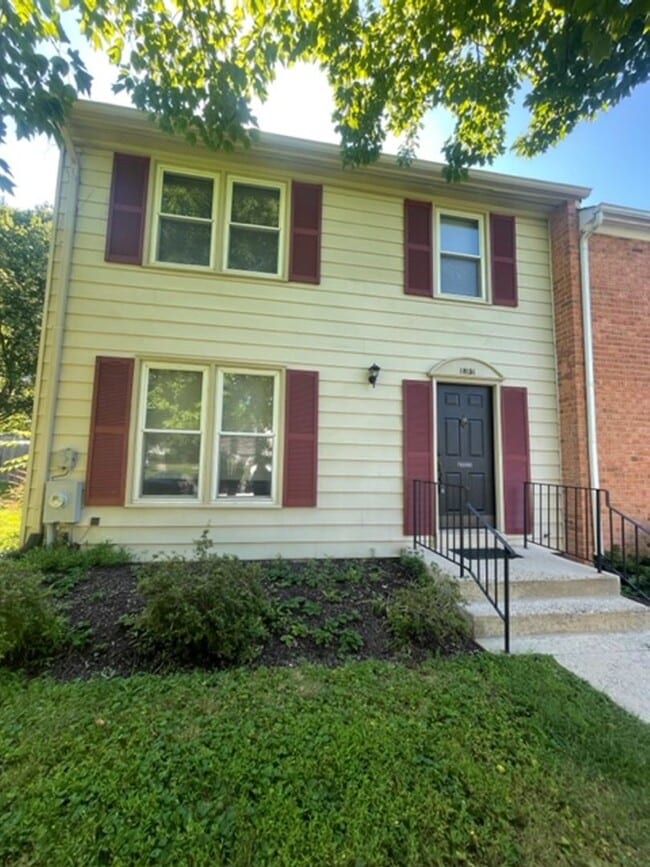 Building Photo - BEAUTIFUL RENOVATED END UNIT TH IN GERMANTOWN