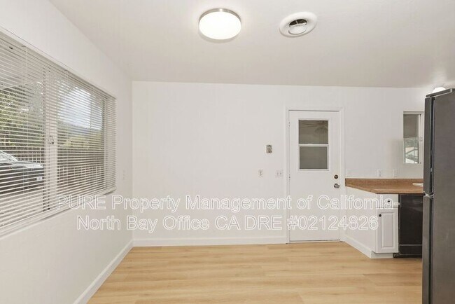 Building Photo - 1040 S Cloverdale Blvd