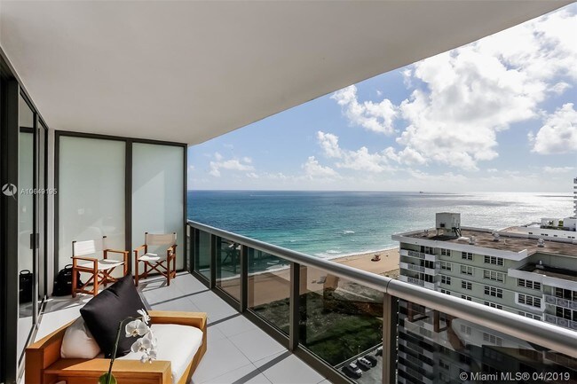Building Photo - 5875 Collins Ave