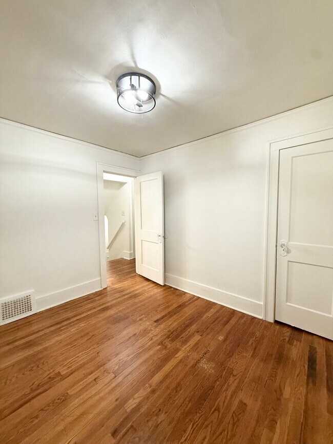 Foto del edificio - 303 N 38th St