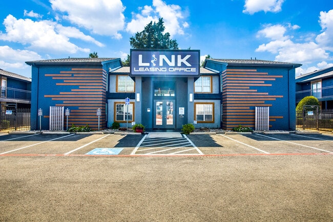 Foto del edificio - The Link