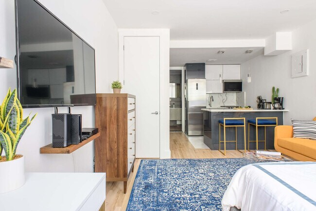 Building Photo - 1597 York Ave