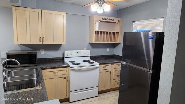 Foto del edificio - 2980 Sir Hamilton Cir