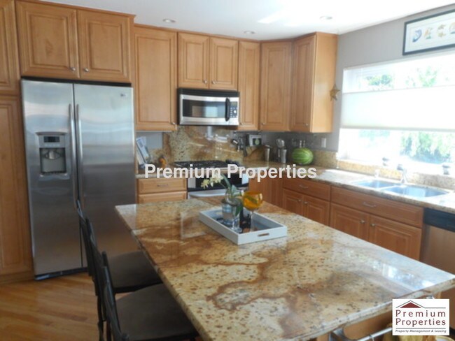 Building Photo - 5251 Clearbrook Dr