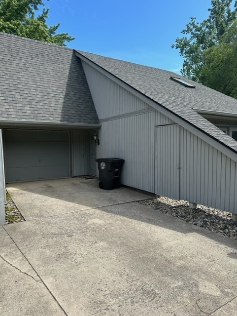 Building Photo - 7807-7823 Stellhorn Rd