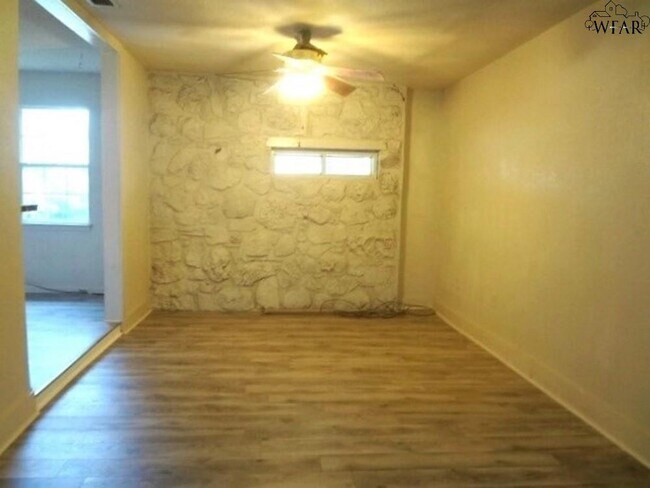 Foto del edificio - 1616 Longview St