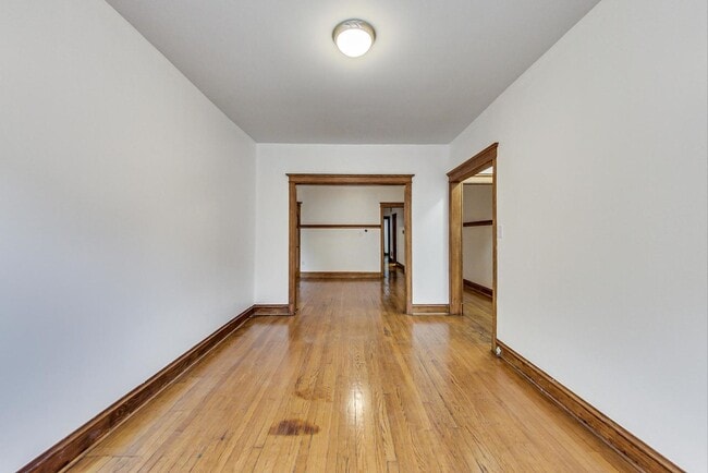 Photo - 3515 N Wilton Ave Apartment