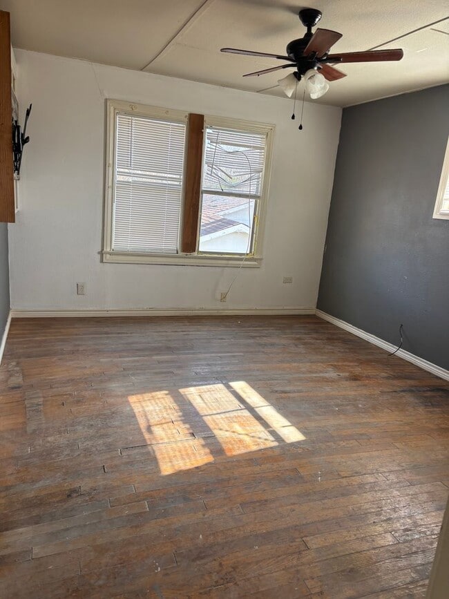 Building Photo - 1101 Holly Vista St