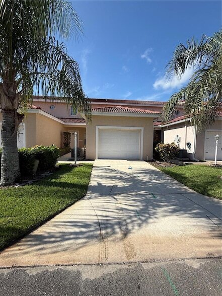 Building Photo - 2212 Garden Lake Dr