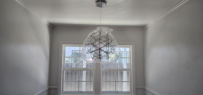 Dining room - 11683 Chandler Blvd