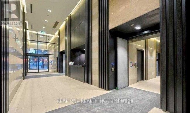 Building Photo - 501 Yonge St