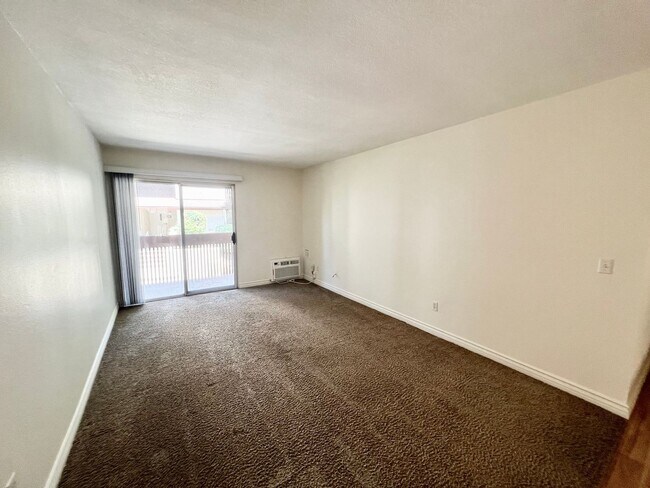 Building Photo - Mission Valley Condo for Rent | 1 Bed • 1 Bath | Resort-Style Community
