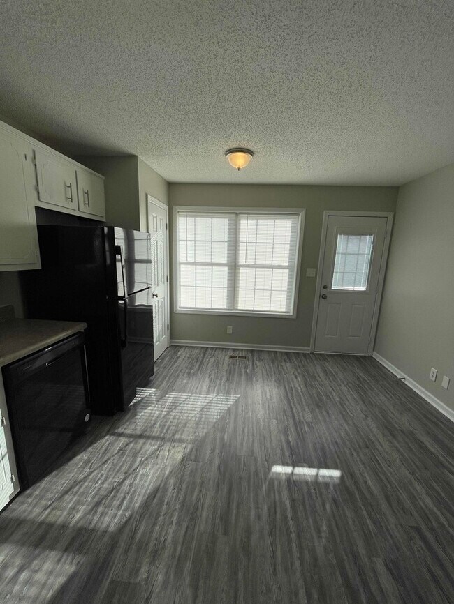 Foto del edificio - 320 Donna Dr