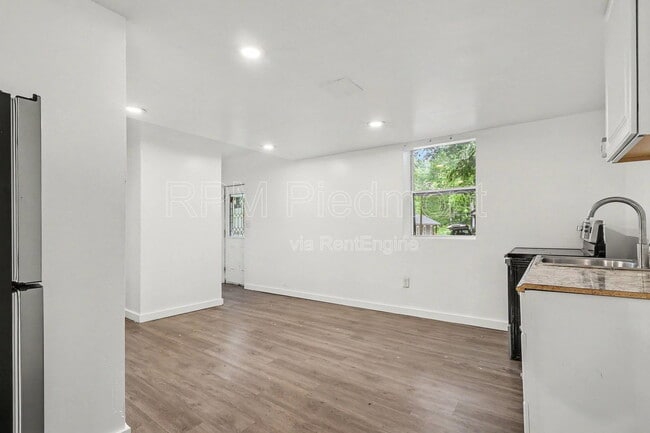Photo - 2496 Lester St Townhome