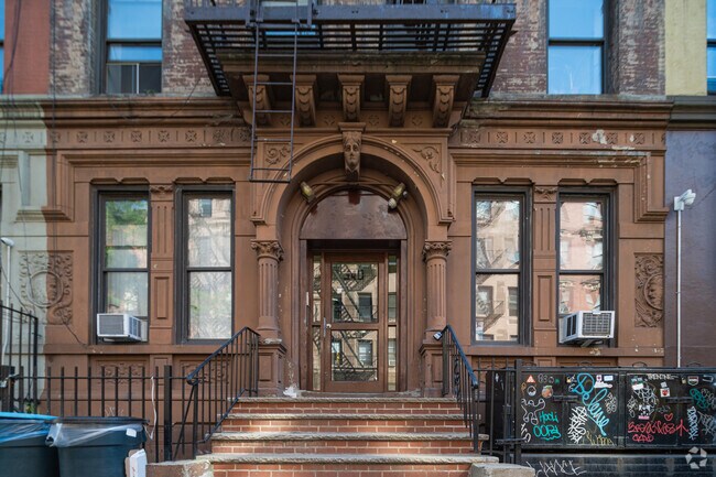 340 E 13th St New York, NY 10003-5810 - 340 E 13th St