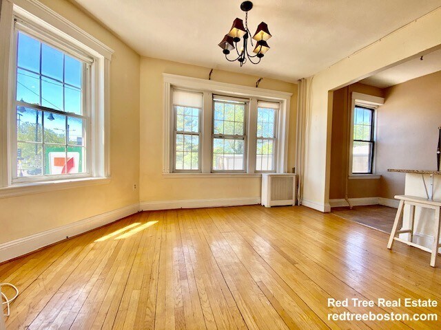 Foto del edificio - 374 Chestnut Hill Ave