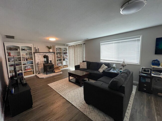 Foto del edificio - Spacious and Comfortable 3 Bedroom Home