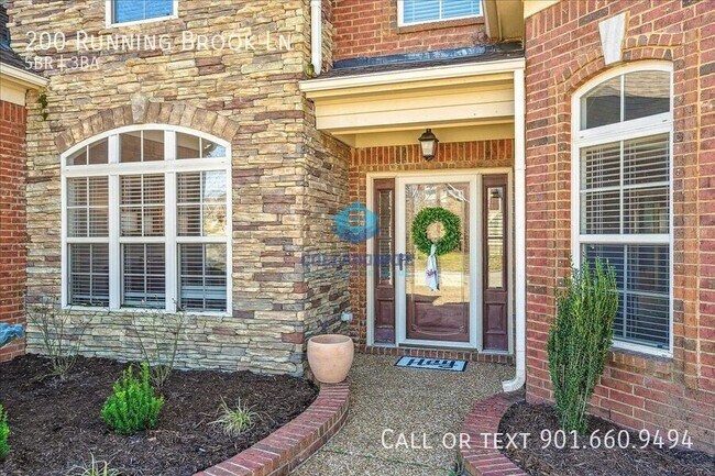 Foto del edificio - 200 Running Brook Ln
