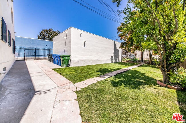 Building Photo - 1142 Mullen Ave