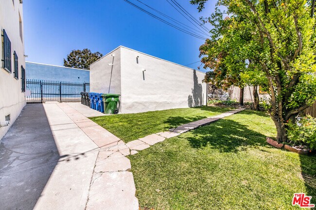 Foto del edificio - 1142 Mullen Ave