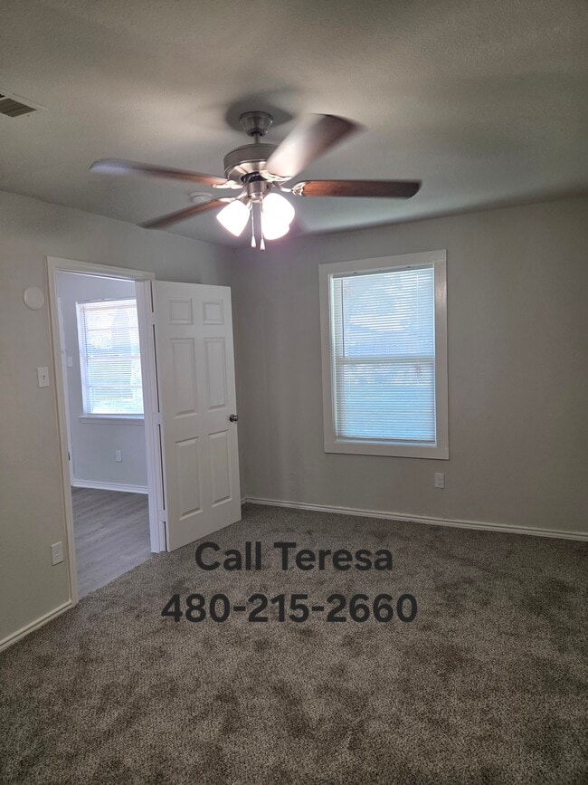Foto del edificio - 4325 Chestnut Dr