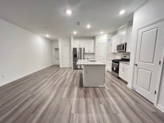 Building Photo - 108 Harpy Dr