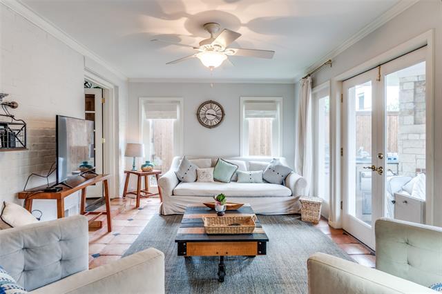 Foto del edificio - 4641 W Mockingbird Ln