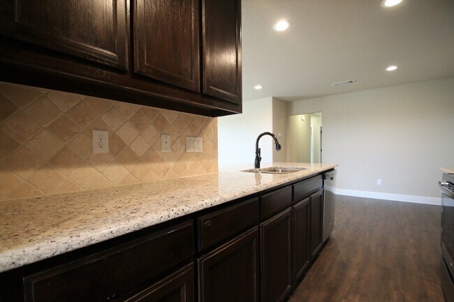 Foto del edificio - 134-136 Crossbow Ct