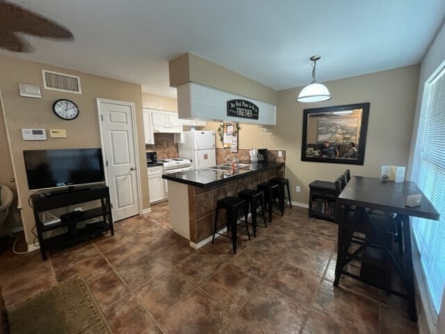 Foto del edificio - 15209 Leeward Dr